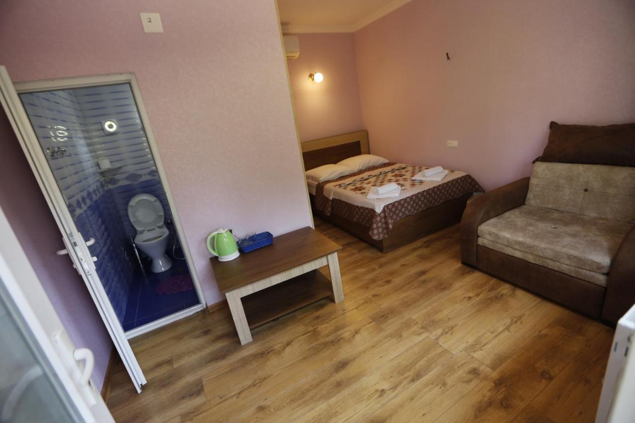 Lilia Guesthouse Szenaki Kültér fotó