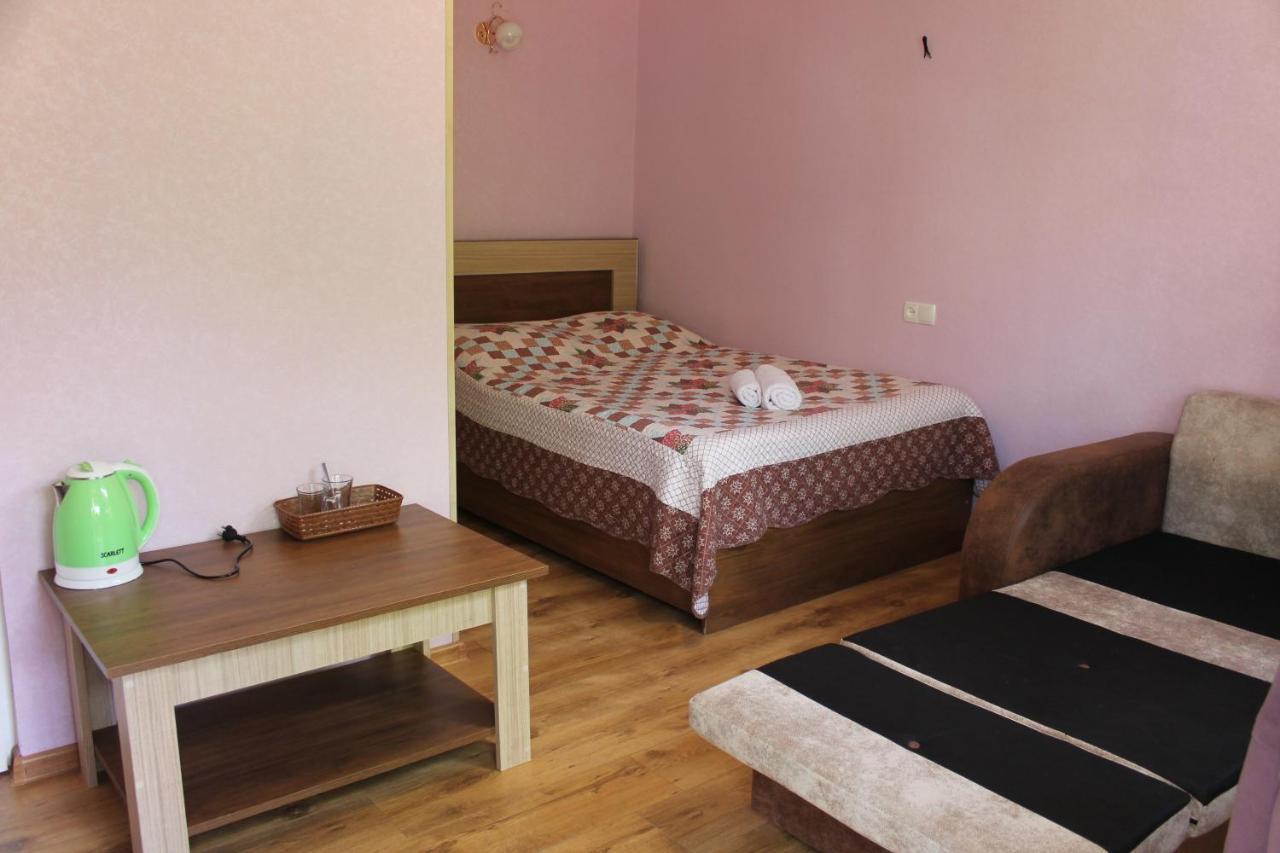 Lilia Guesthouse Szenaki Kültér fotó